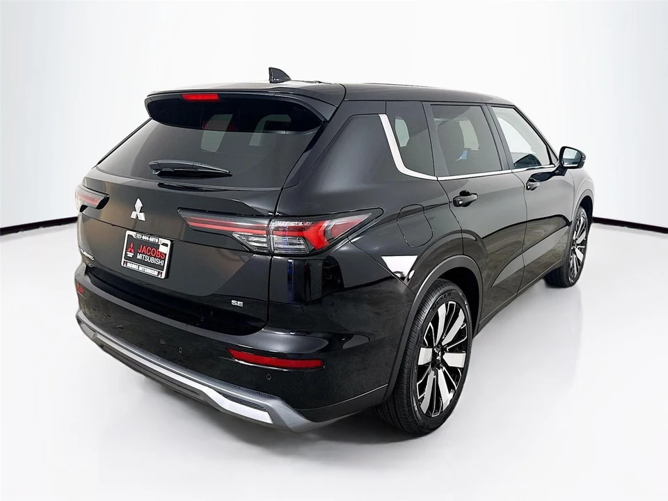 2026 Mitsubishi Outlander - Image 7 of 21