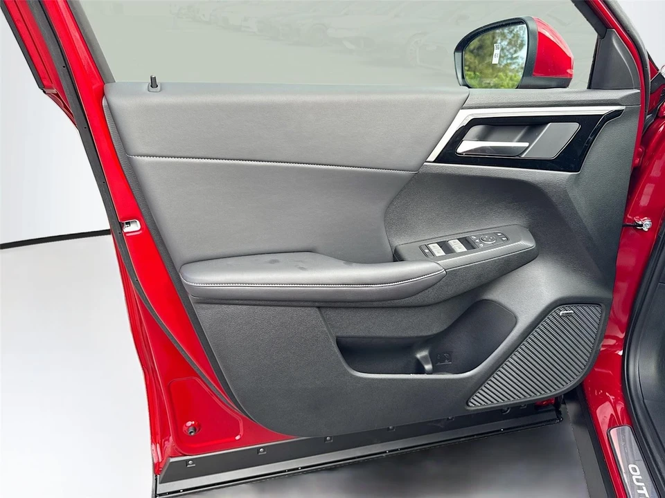 2026 Mitsubishi Outlander - Image 18 of 21