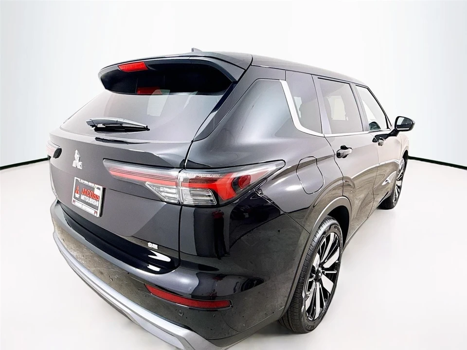 2026 Mitsubishi Outlander - Image 7 of 21