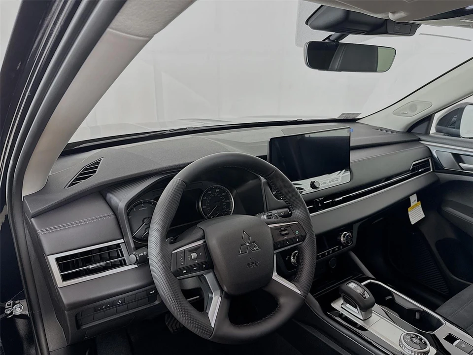 2026 Mitsubishi Outlander - Image 9 of 21