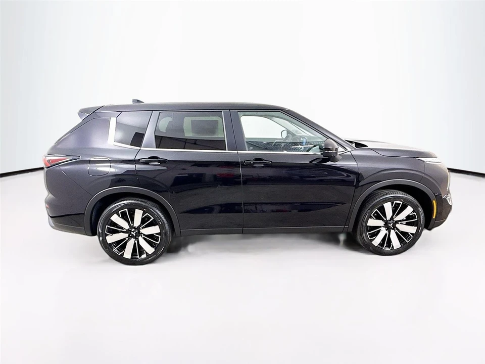 2026 Mitsubishi Outlander - Image 8 of 21