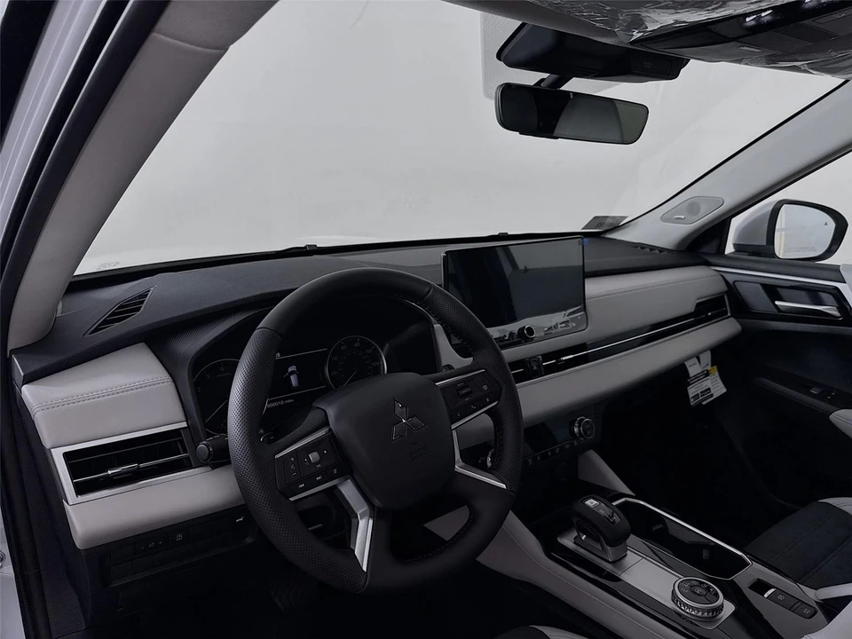 2026 Mitsubishi Outlander - Image 9 of 21