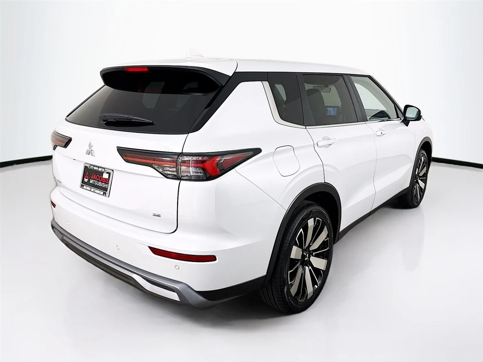2026 Mitsubishi Outlander - Image 7 of 21