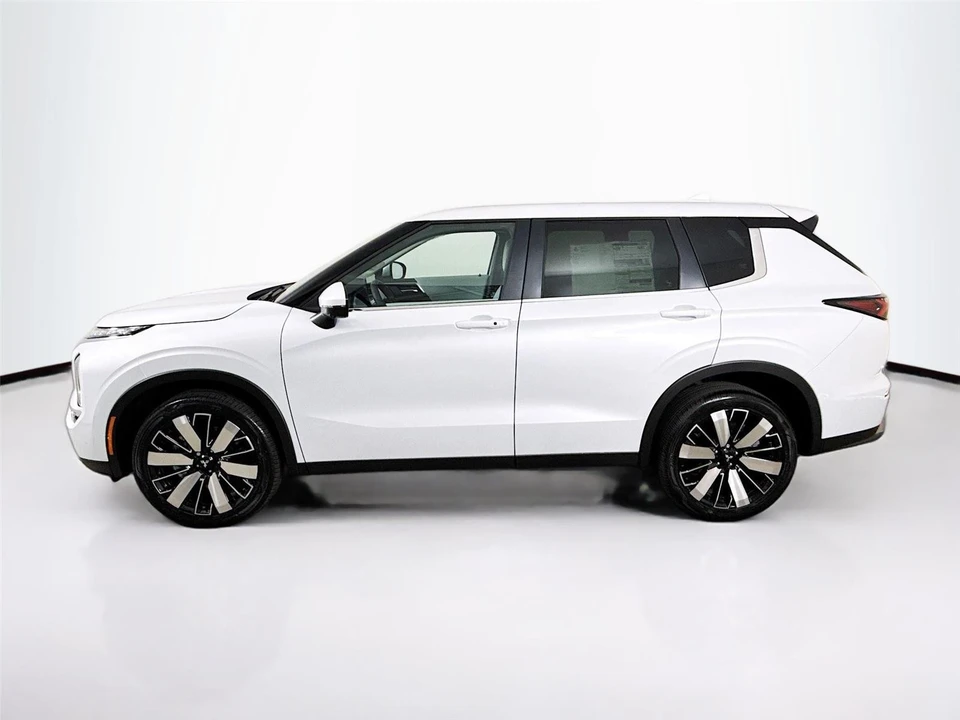 2026 Mitsubishi Outlander - Image 4 of 21