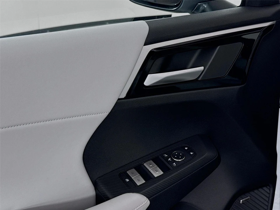 2026 Mitsubishi Outlander - Image 17 of 21