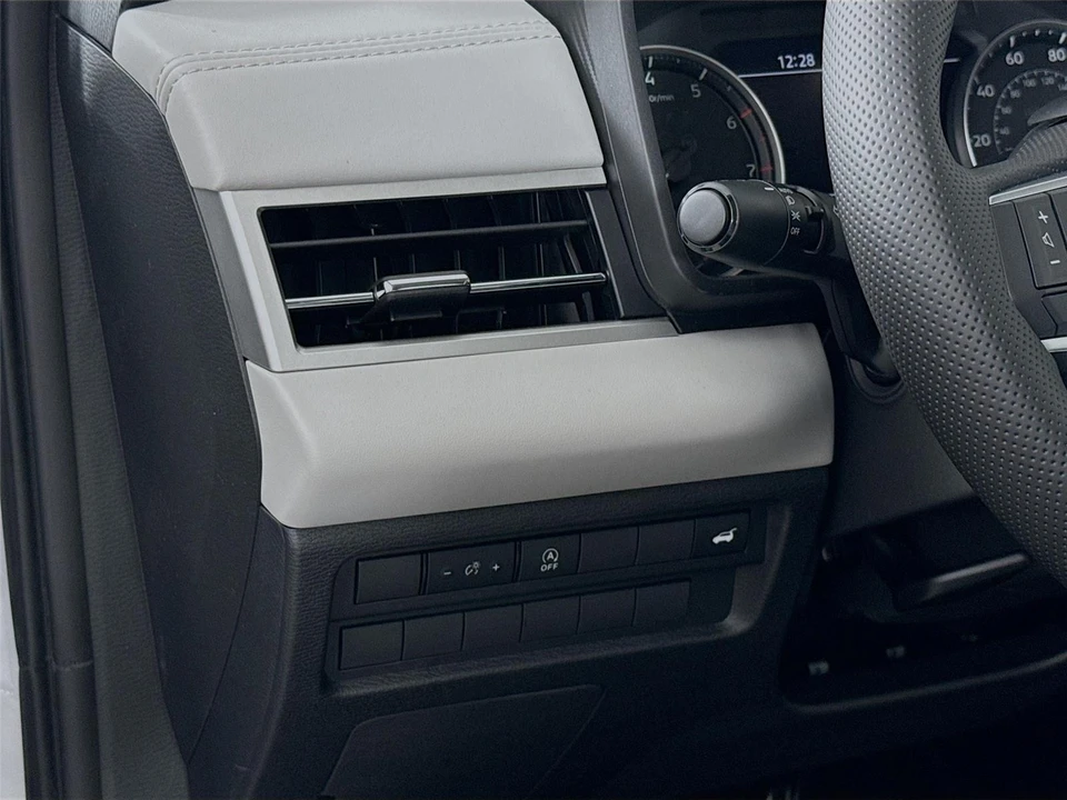 2026 Mitsubishi Outlander - Image 10 of 21