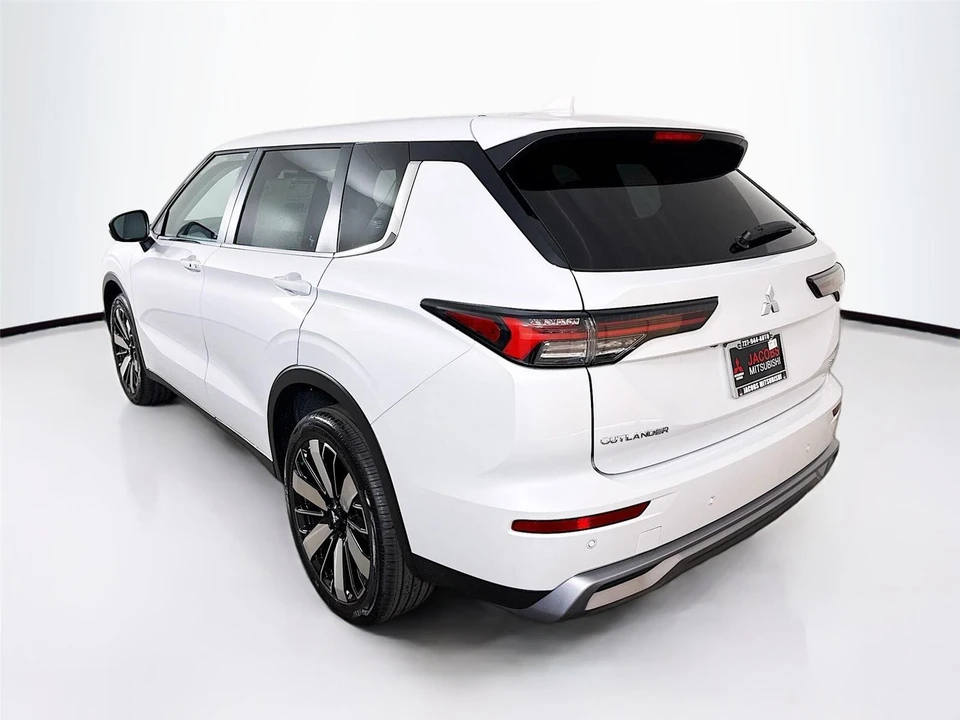 2026 Mitsubishi Outlander - Image 5 of 21