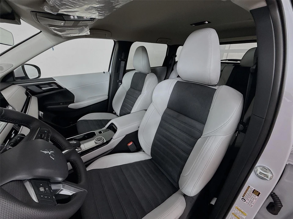 2026 Mitsubishi Outlander - Image 19 of 21