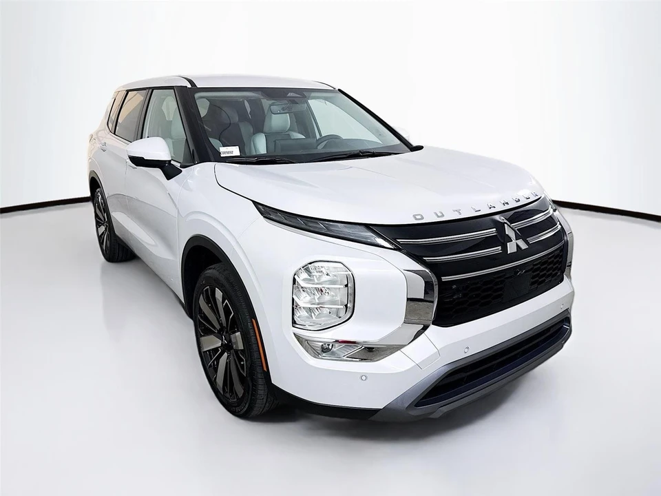 2026 Mitsubishi Outlander - Image 2 of 21