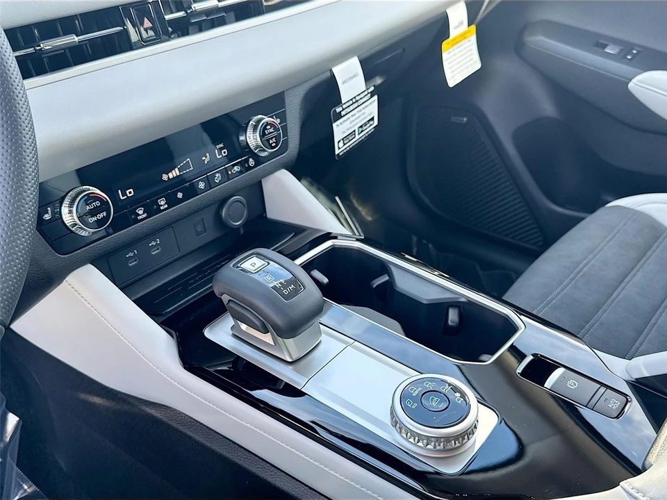 2026 Mitsubishi Outlander - Image 14 of 21