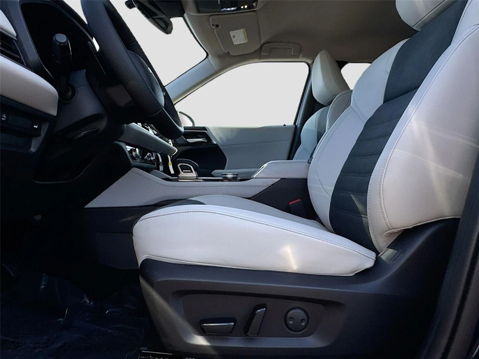 2026 Mitsubishi Outlander - Image 17 of 21