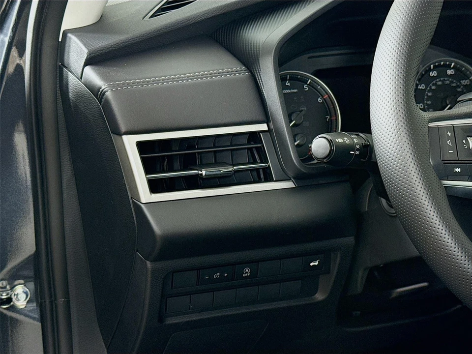 2026 Mitsubishi Outlander - Image 10 of 21