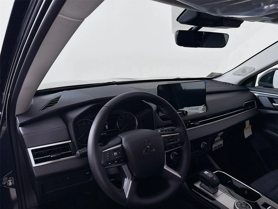 2026 Mitsubishi Outlander - Image 9 of 21