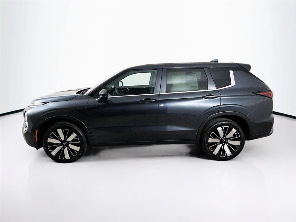 2026 Mitsubishi Outlander - Image 4 of 21