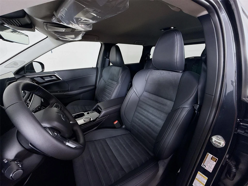 2026 Mitsubishi Outlander - Image 18 of 21