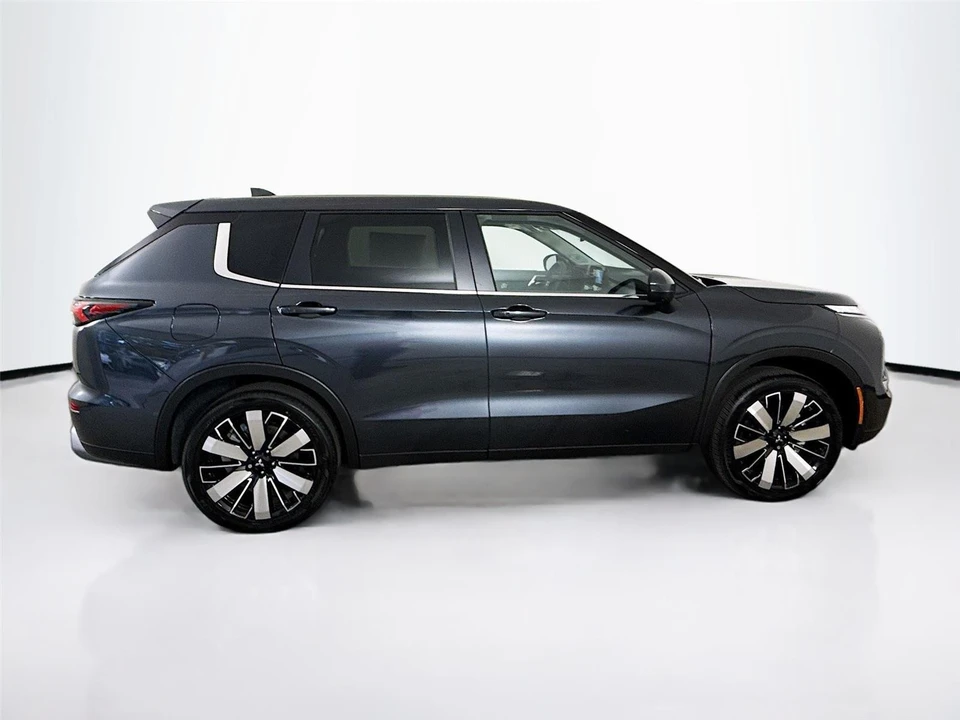 2026 Mitsubishi Outlander - Image 8 of 21