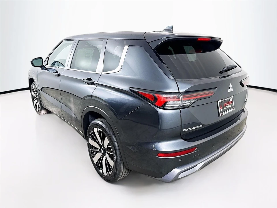 2026 Mitsubishi Outlander - Image 5 of 21