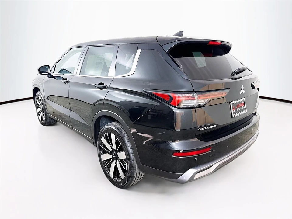 2026 Mitsubishi Outlander - Image 5 of 21