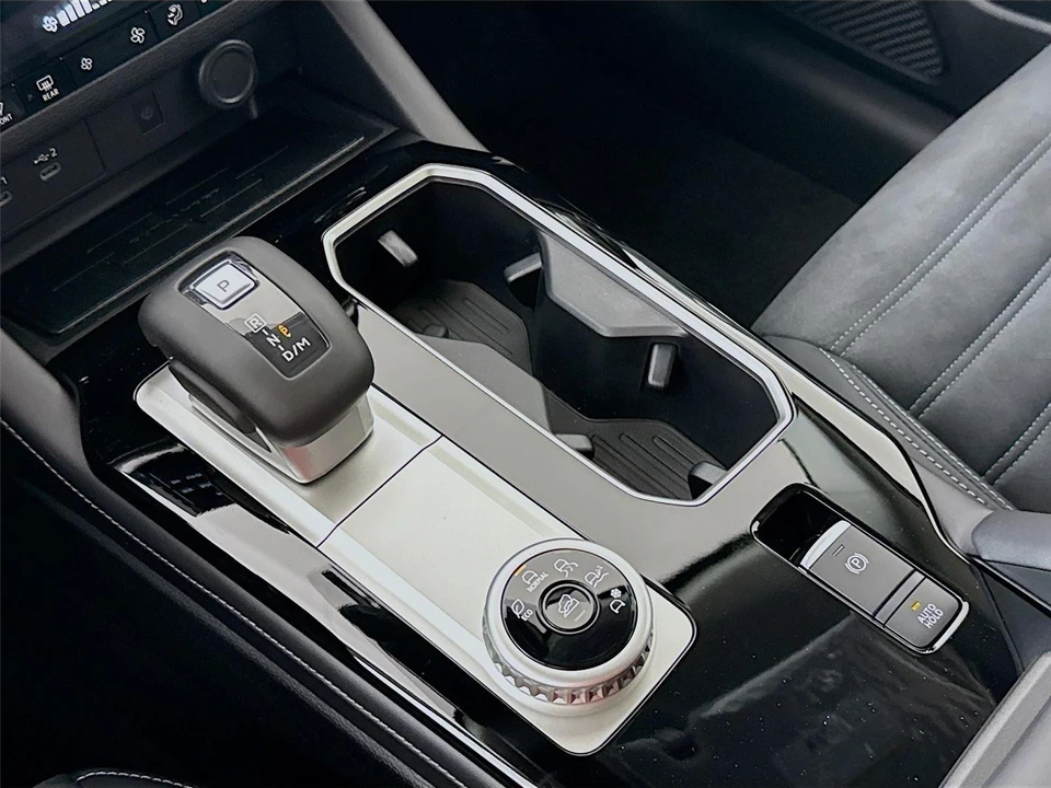 2026 Mitsubishi Outlander - Image 16 of 21