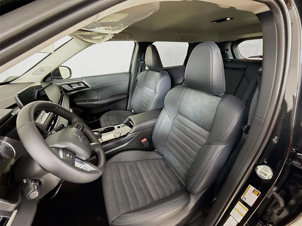 2026 Mitsubishi Outlander - Image 19 of 21