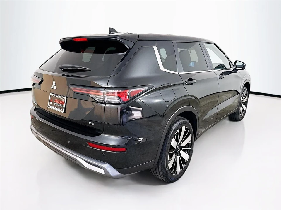 2026 Mitsubishi Outlander - Image 10 of 21