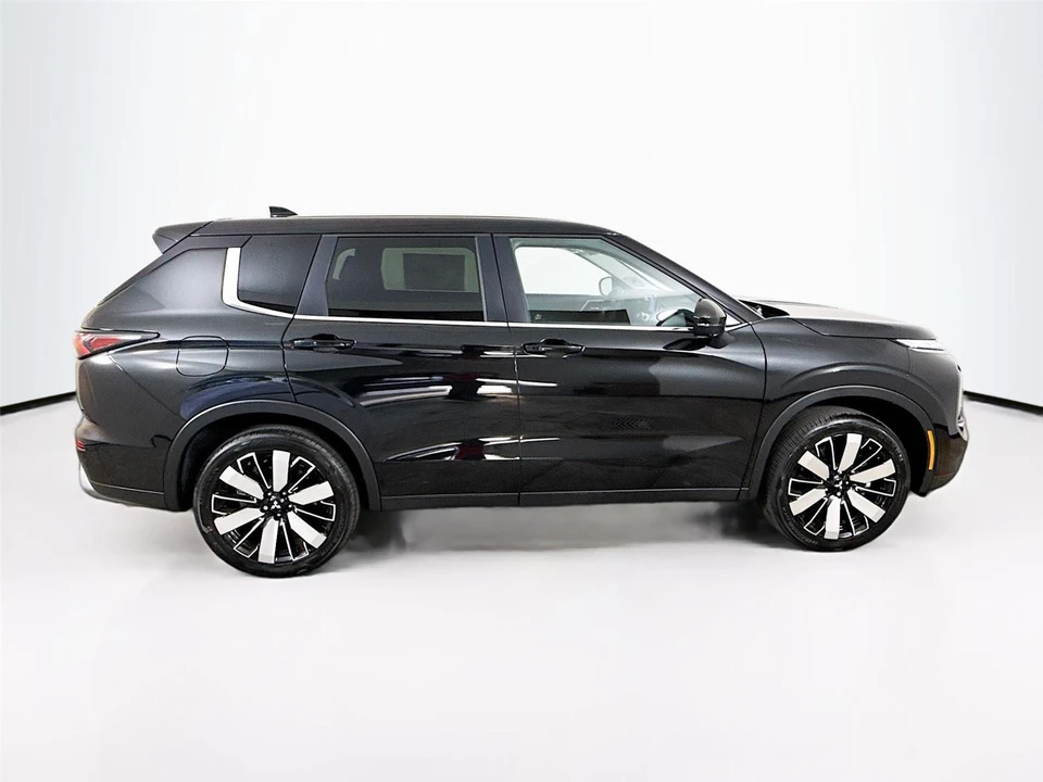 2026 Mitsubishi Outlander - Image 8 of 21