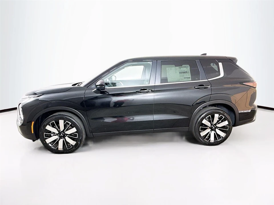 2026 Mitsubishi Outlander - Image 4 of 21