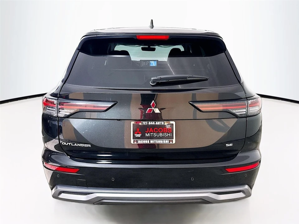 2026 Mitsubishi Outlander - Image 9 of 21