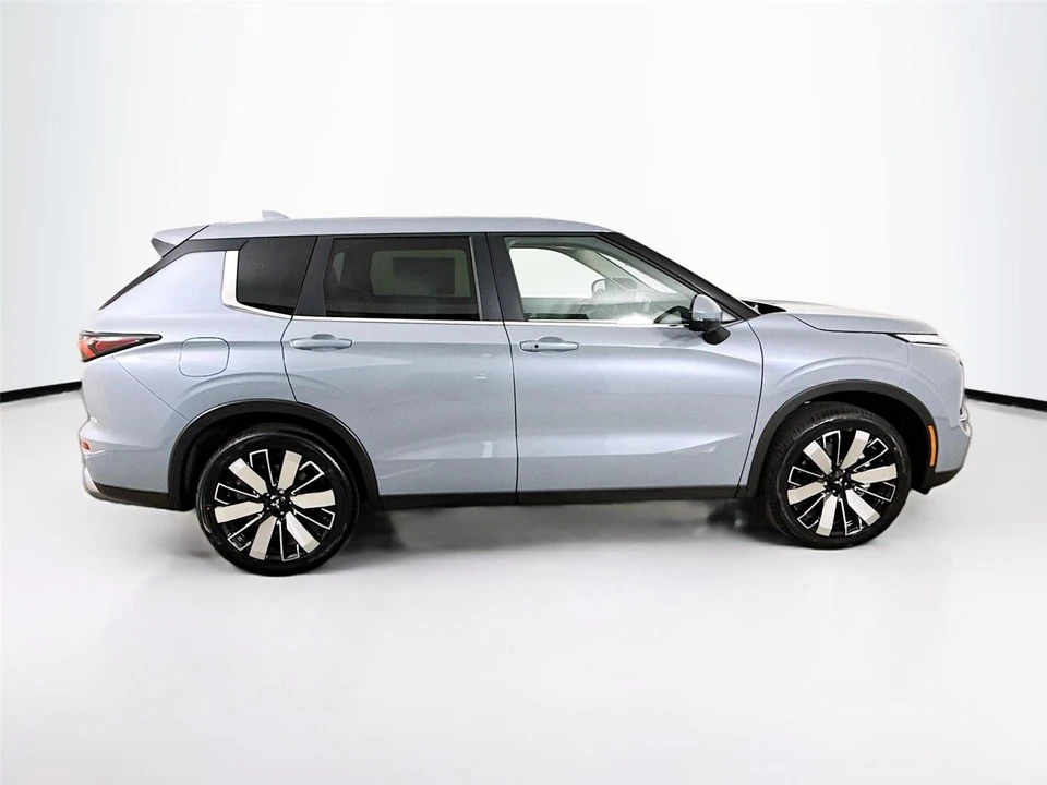 2026 Mitsubishi Outlander - Image 8 of 21