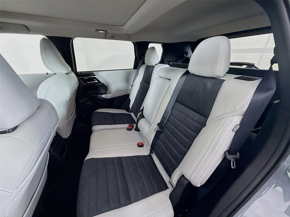 2026 Mitsubishi Outlander - Image 20 of 21