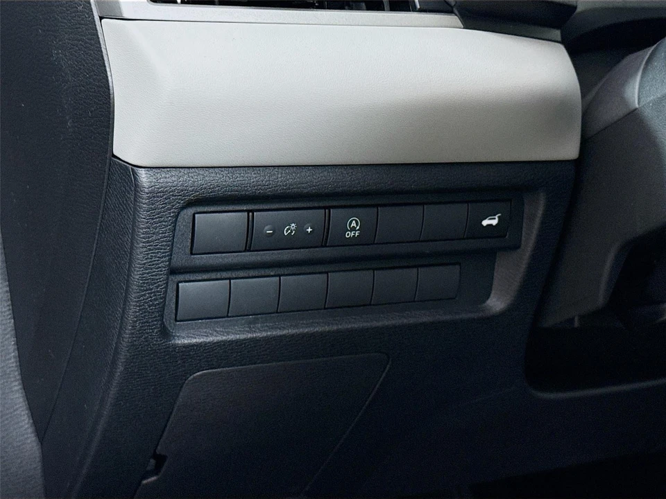 2026 Mitsubishi Outlander - Image 10 of 21