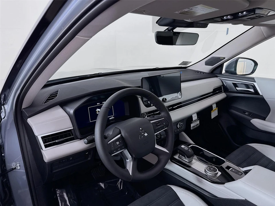 2026 Mitsubishi Outlander - Image 9 of 21