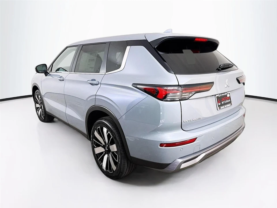 2026 Mitsubishi Outlander - Image 5 of 21