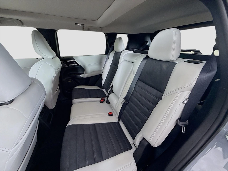 2026 Mitsubishi Outlander - Image 20 of 21