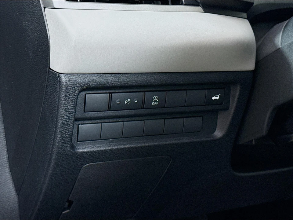 2026 Mitsubishi Outlander - Image 10 of 21