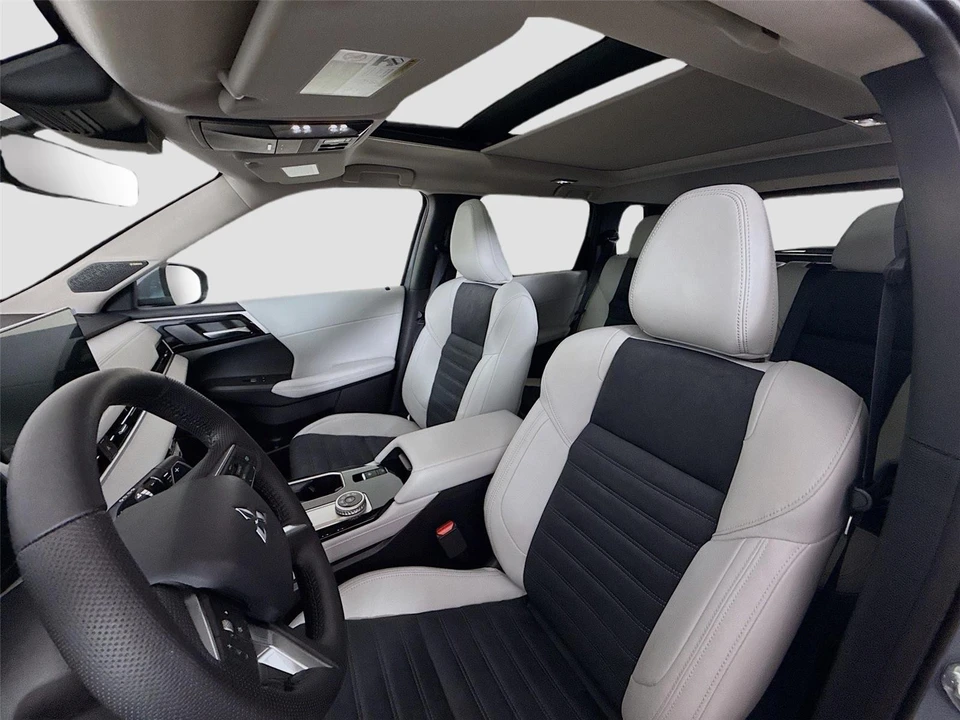 2026 Mitsubishi Outlander - Image 18 of 21