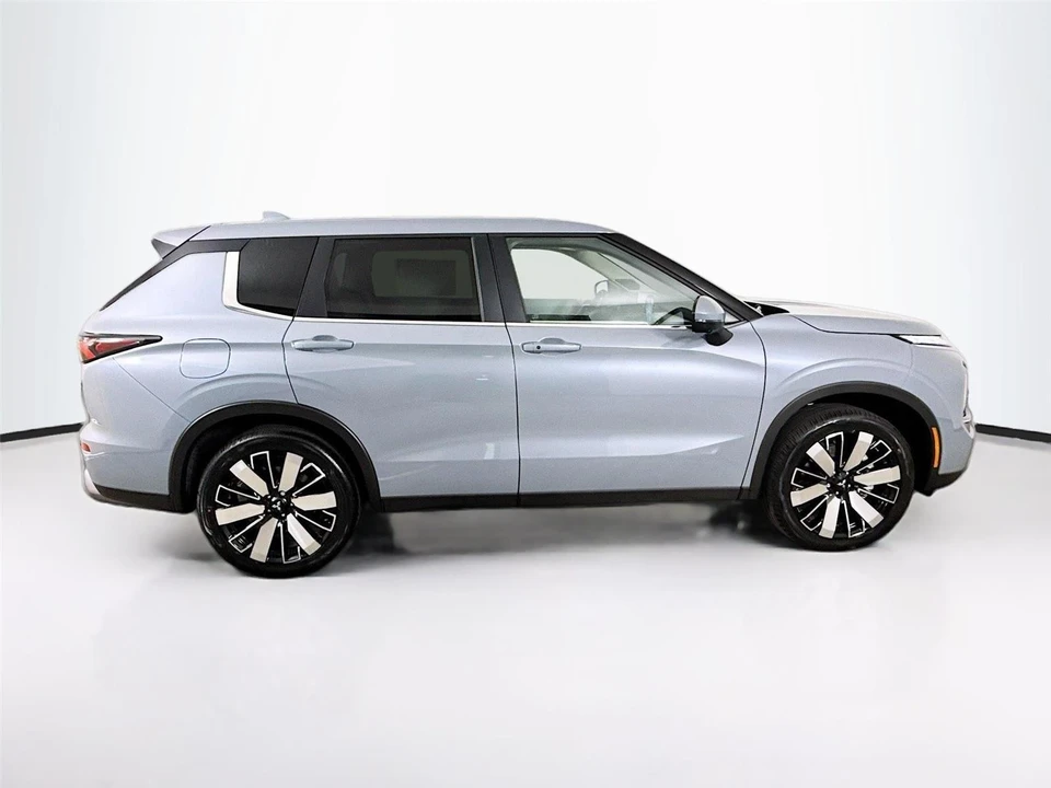 2026 Mitsubishi Outlander - Image 8 of 21