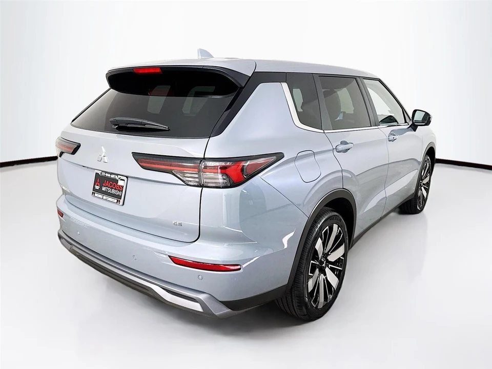 2026 Mitsubishi Outlander - Image 7 of 21