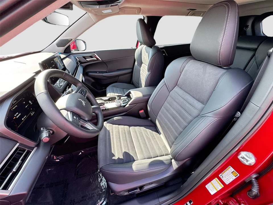 2026 Mitsubishi Outlander - Image 2 of 21