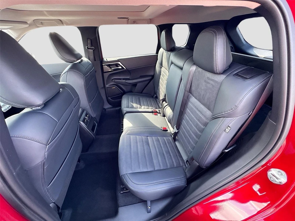 2026 Mitsubishi Outlander - Image 18 of 21