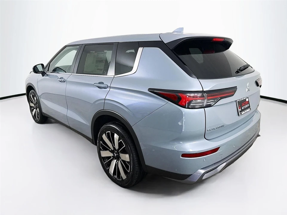 2026 Mitsubishi Outlander - Image 8 of 21