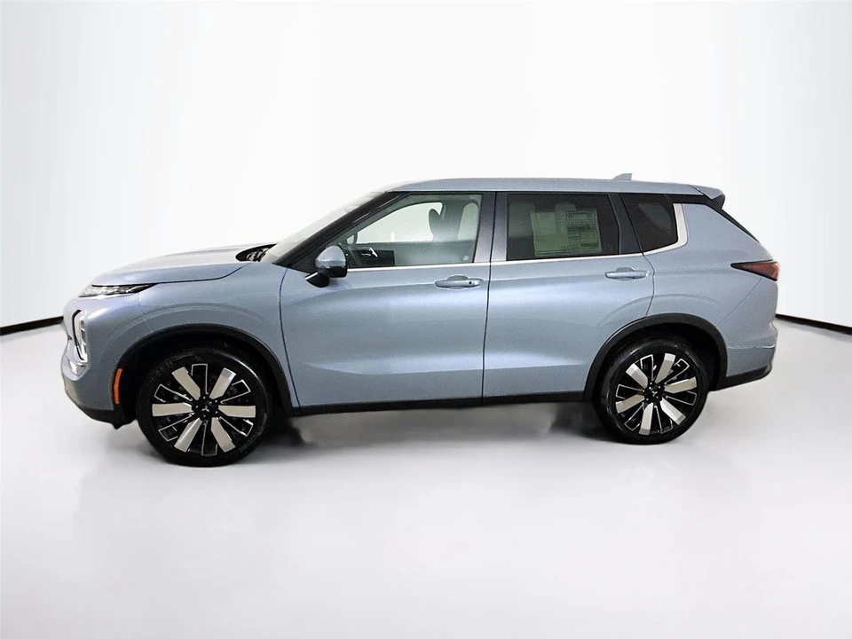 2026 Mitsubishi Outlander - Image 4 of 21