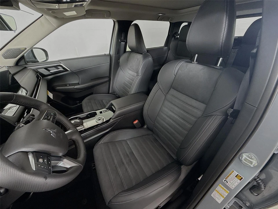 2026 Mitsubishi Outlander - Image 18 of 21