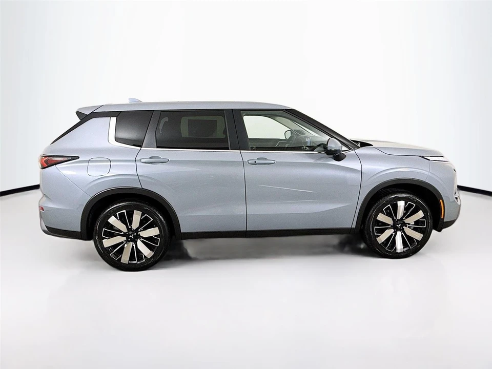 2026 Mitsubishi Outlander - Image 8 of 21