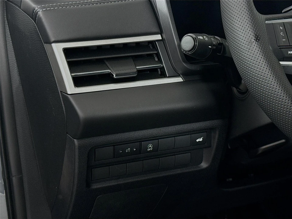 2026 Mitsubishi Outlander - Image 2 of 21
