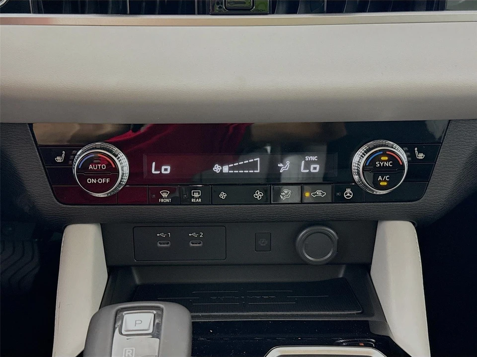2026 Mitsubishi Outlander - Image 15 of 21
