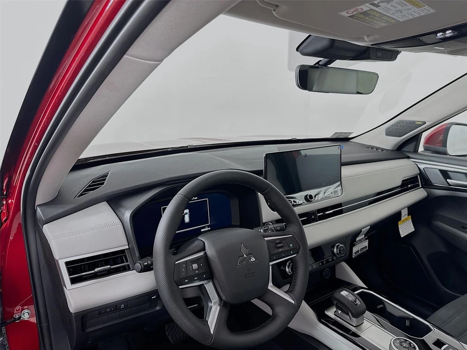 2026 Mitsubishi Outlander - Image 9 of 21