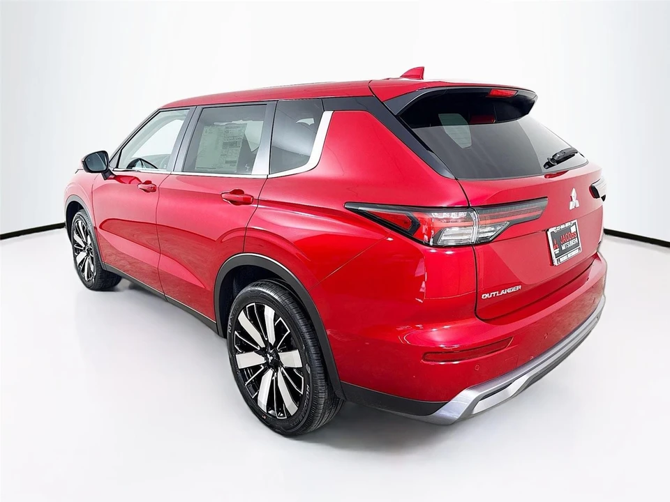 2026 Mitsubishi Outlander - Image 5 of 21