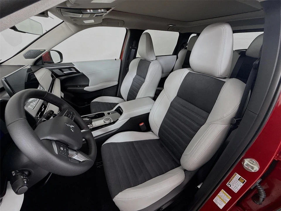 2026 Mitsubishi Outlander - Image 18 of 21