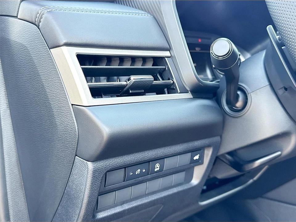 2026 Mitsubishi Outlander - Image 10 of 21